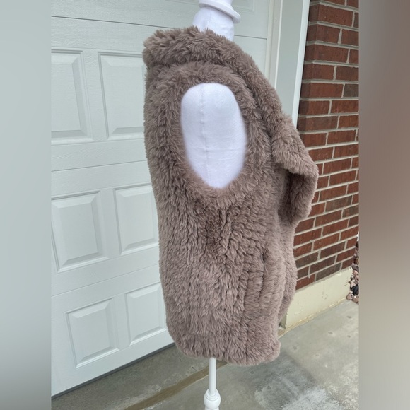 Soft Surroundings Taupe Faux Fur Draped Vest, Size Medium - Picture 2 of 10